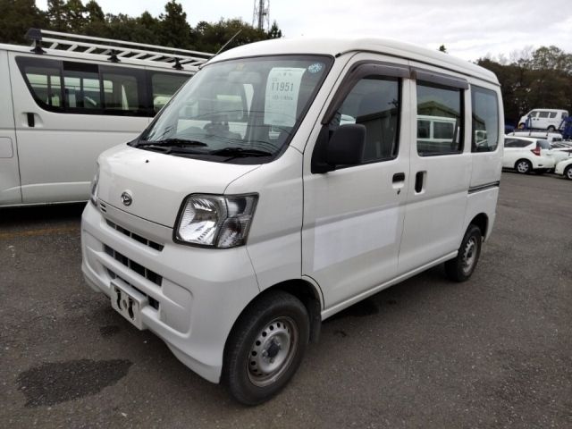 11951 Daihatsu Hijet van S321V 2015 г. (LUM Tokyo Nyusatsu)